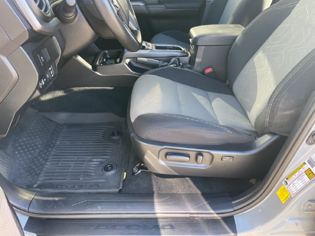 Used 2021 Toyota Tacoma TRD Off-Road AWD/4WD image 9