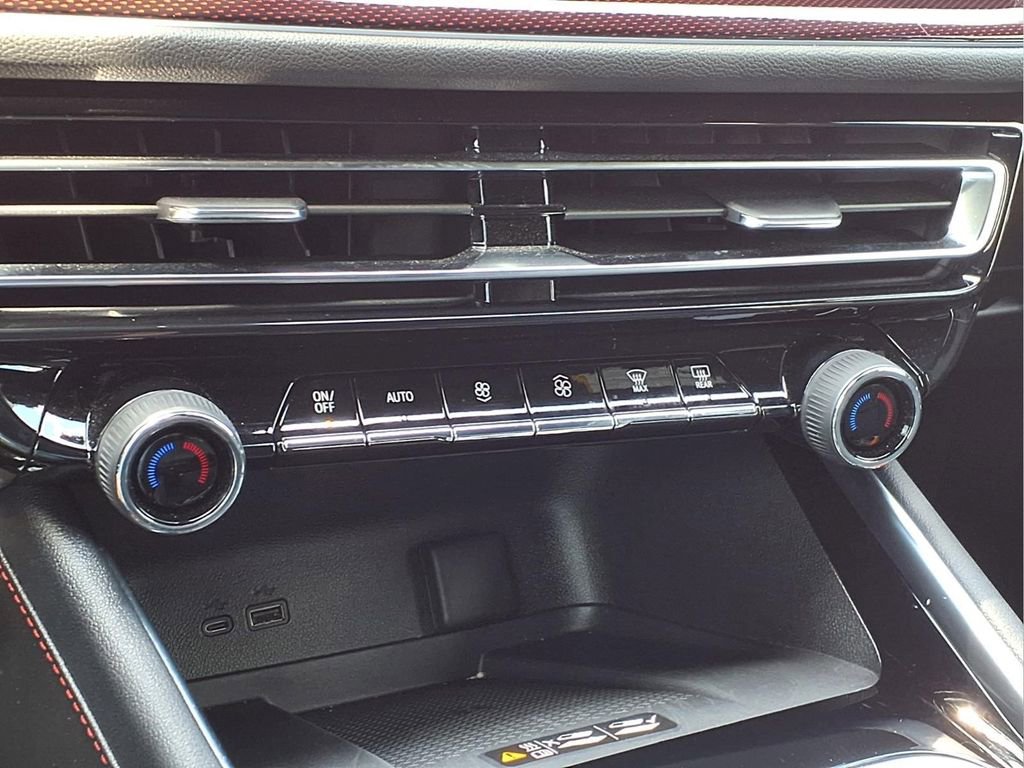 Used 2026 Chevrolet Traverse Z71 w/ Enhanced Driving Package AWD/4WD image 16