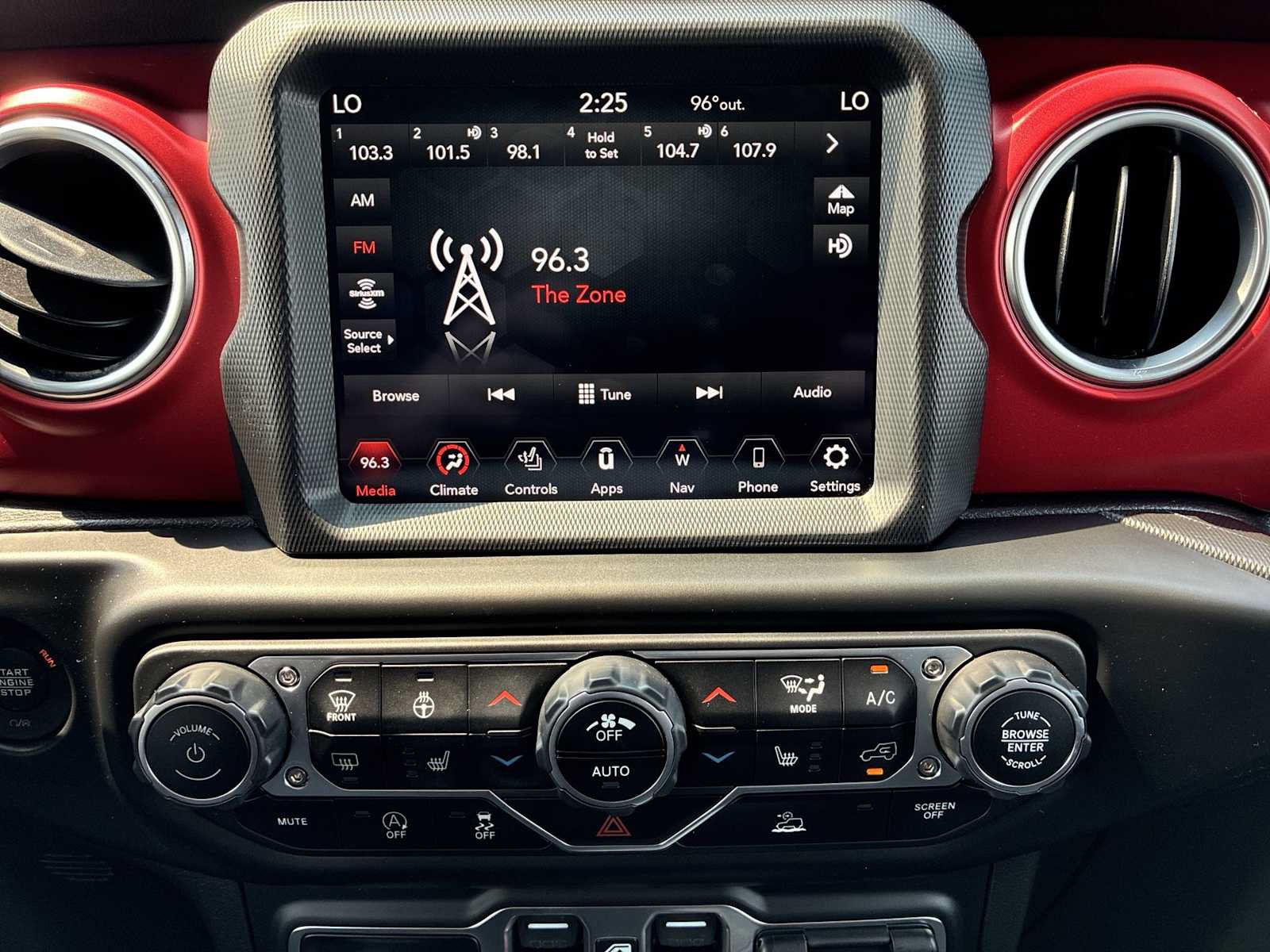 Used 2023 Jeep Wrangler Unlimited Rubicon w/ Cold Weather Group AWD/4WD image 12