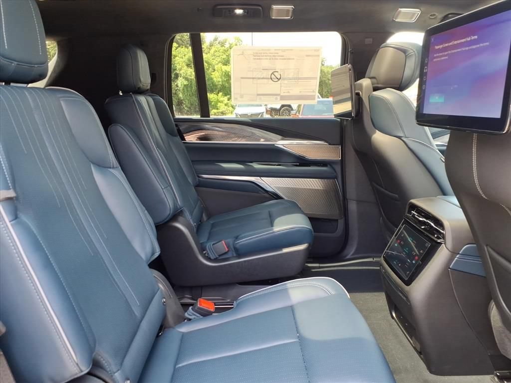 New 2026 Cadillac Escalade IQL Sport 2 w/ LPO, ONYX Package AWD/4WD image 13