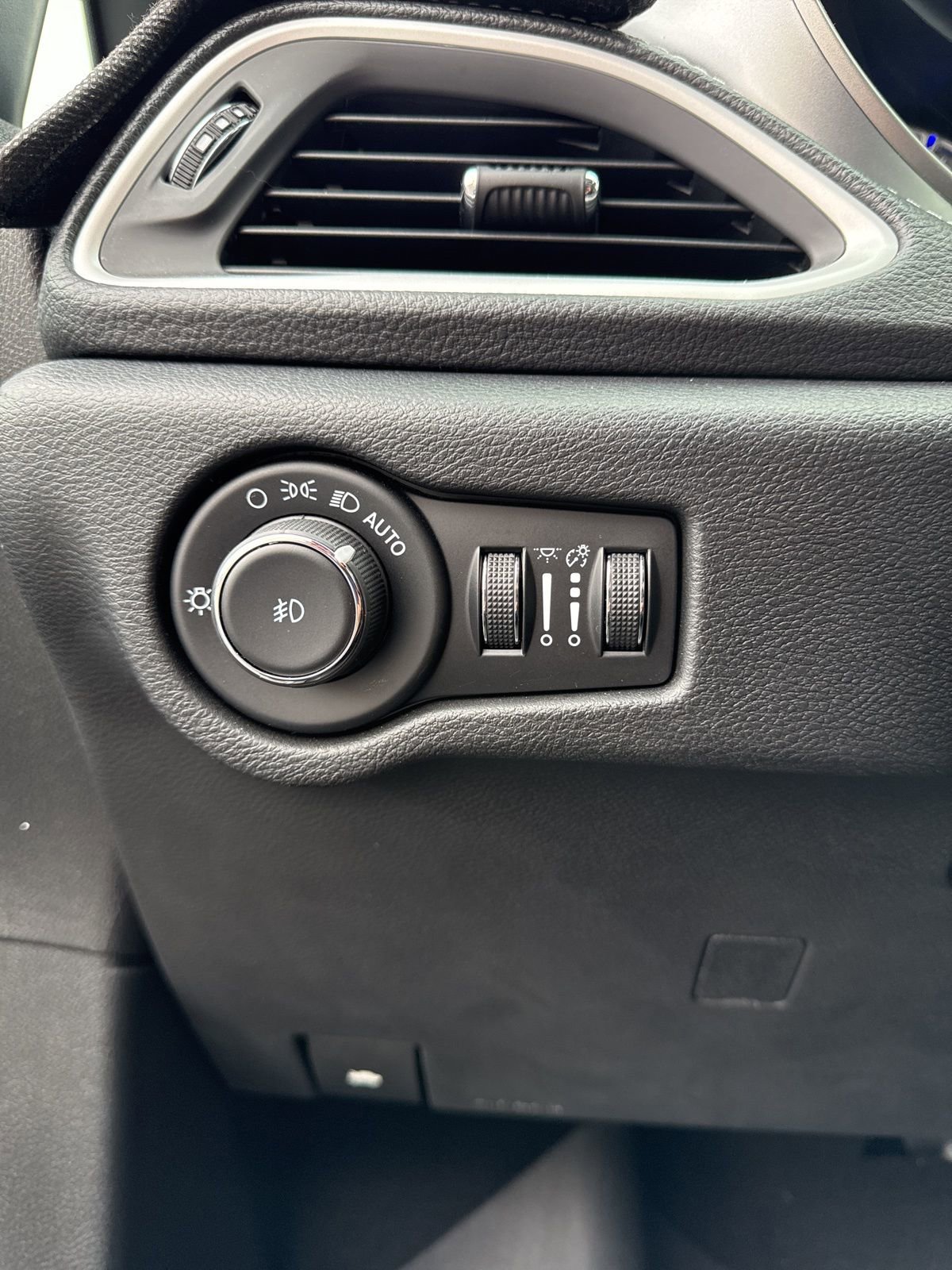 Used 2023 Chrysler Pacifica Touring-L w/ S Appearance Package image 27