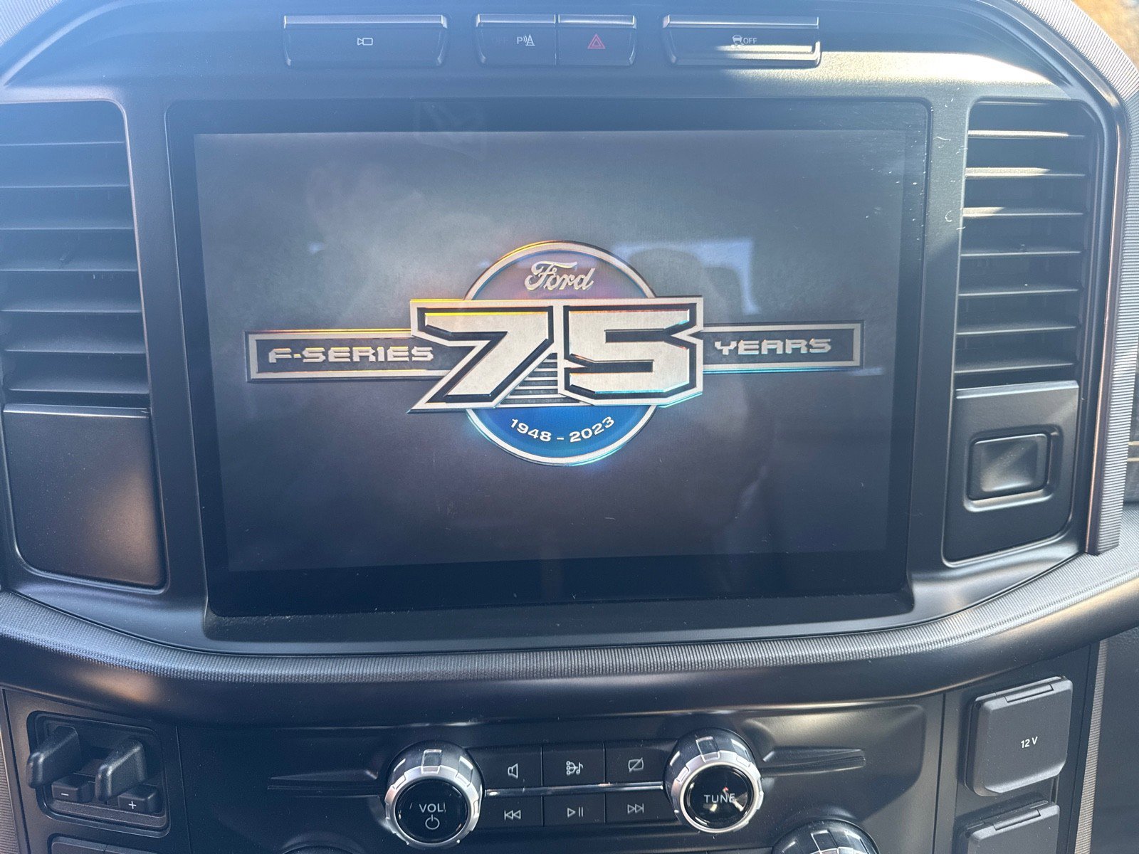 Used 2023 Ford F150 Platinum image 23