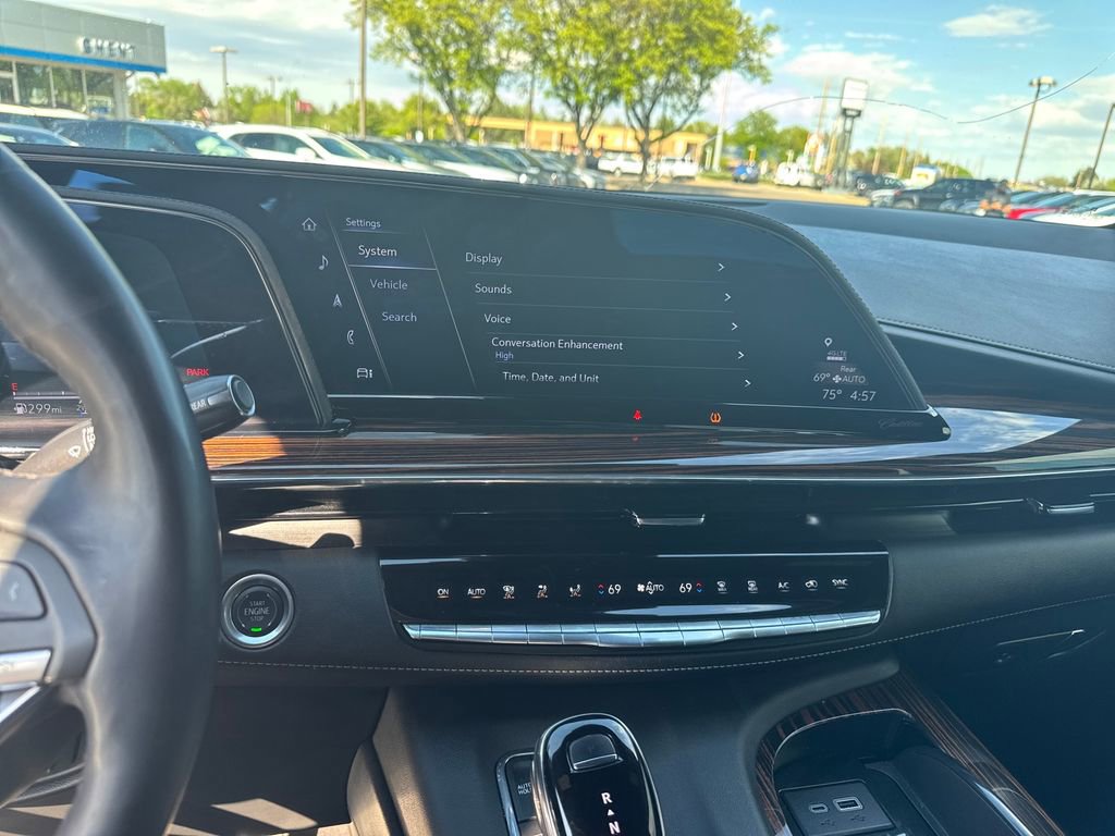 Used 2024 Cadillac Escalade Premium Luxury AWD/4WD image 18