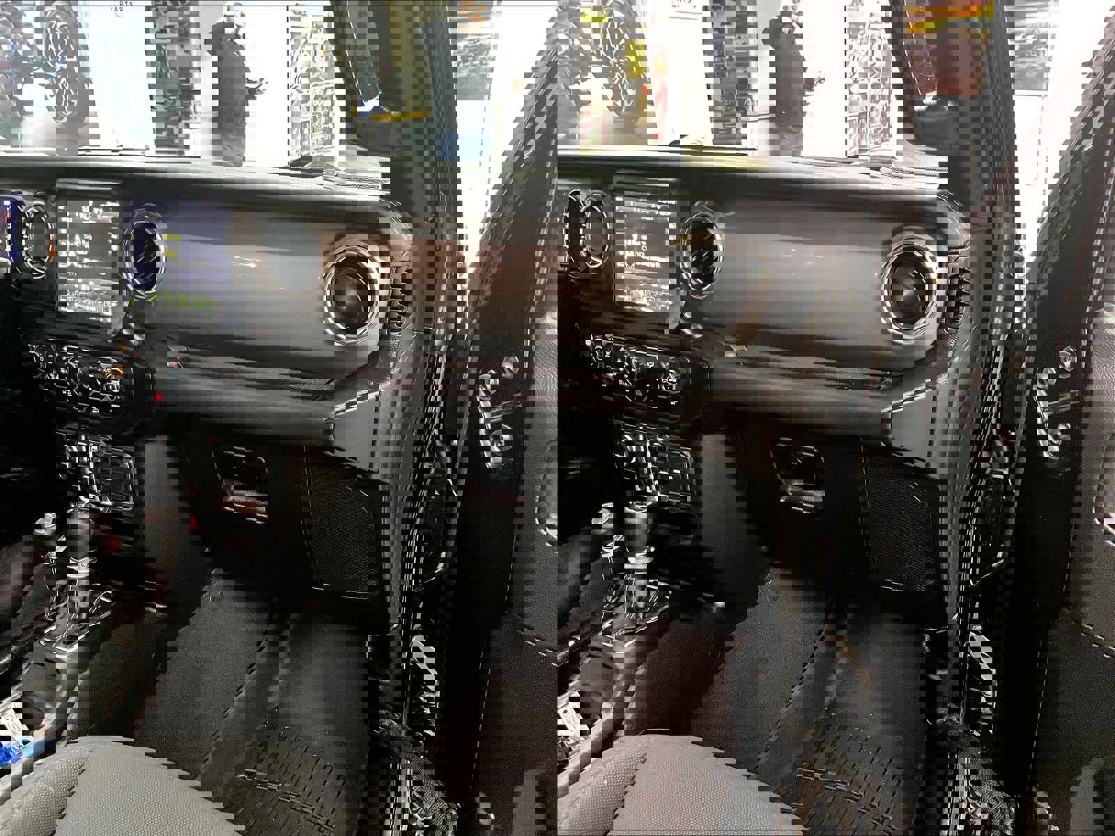 Used 2022 Jeep Wrangler Unlimited Sahara w/ Cold Weather Group AWD/4WD image 13