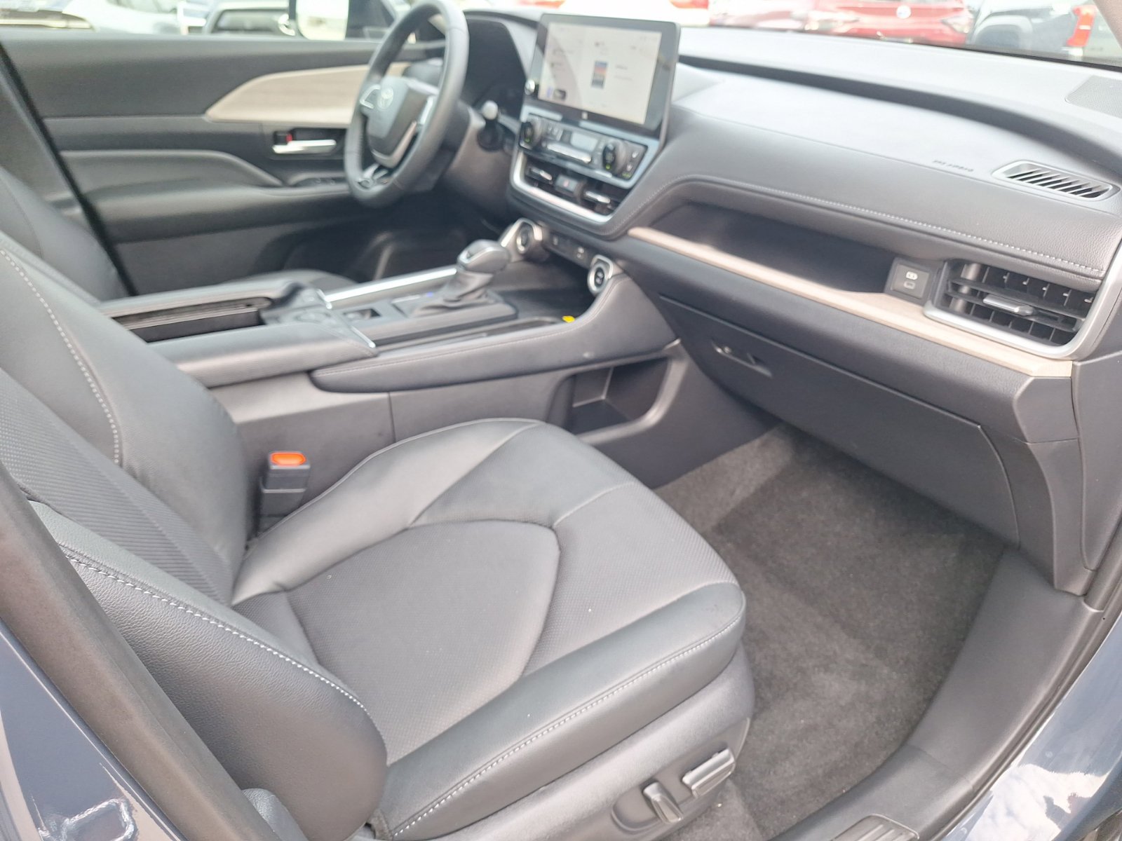 Used 2026 Toyota Grand Highlander FWD image 32