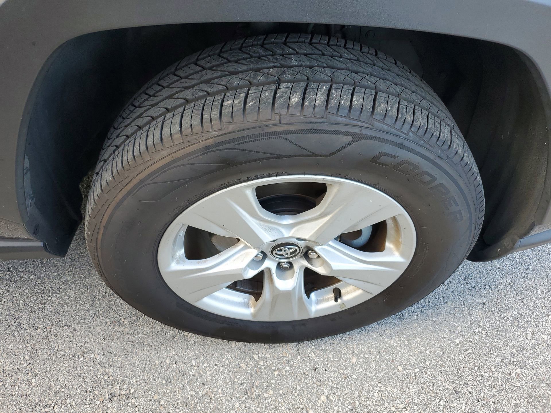 Used 2021 Toyota RAV4 XLE w/ Convenience Package image 8