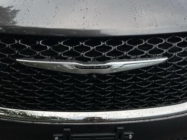 Used 2022 Chrysler Pacifica Touring-L FWD image 29