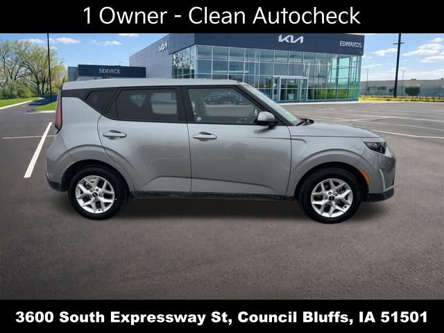 Used 2025 Kia Soul LX FWD image 2