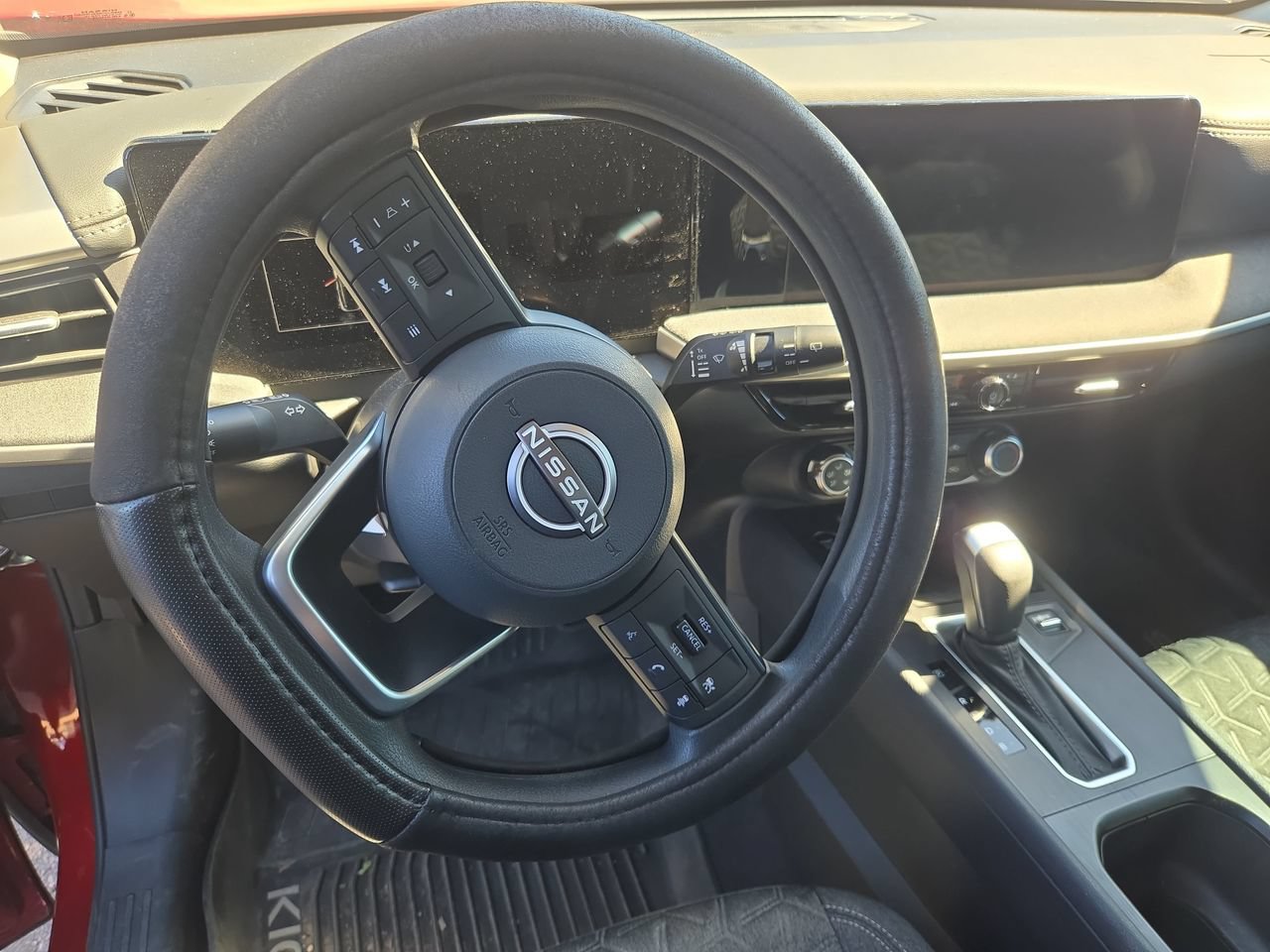 Used 2025 Nissan Kicks SV FWD image 11