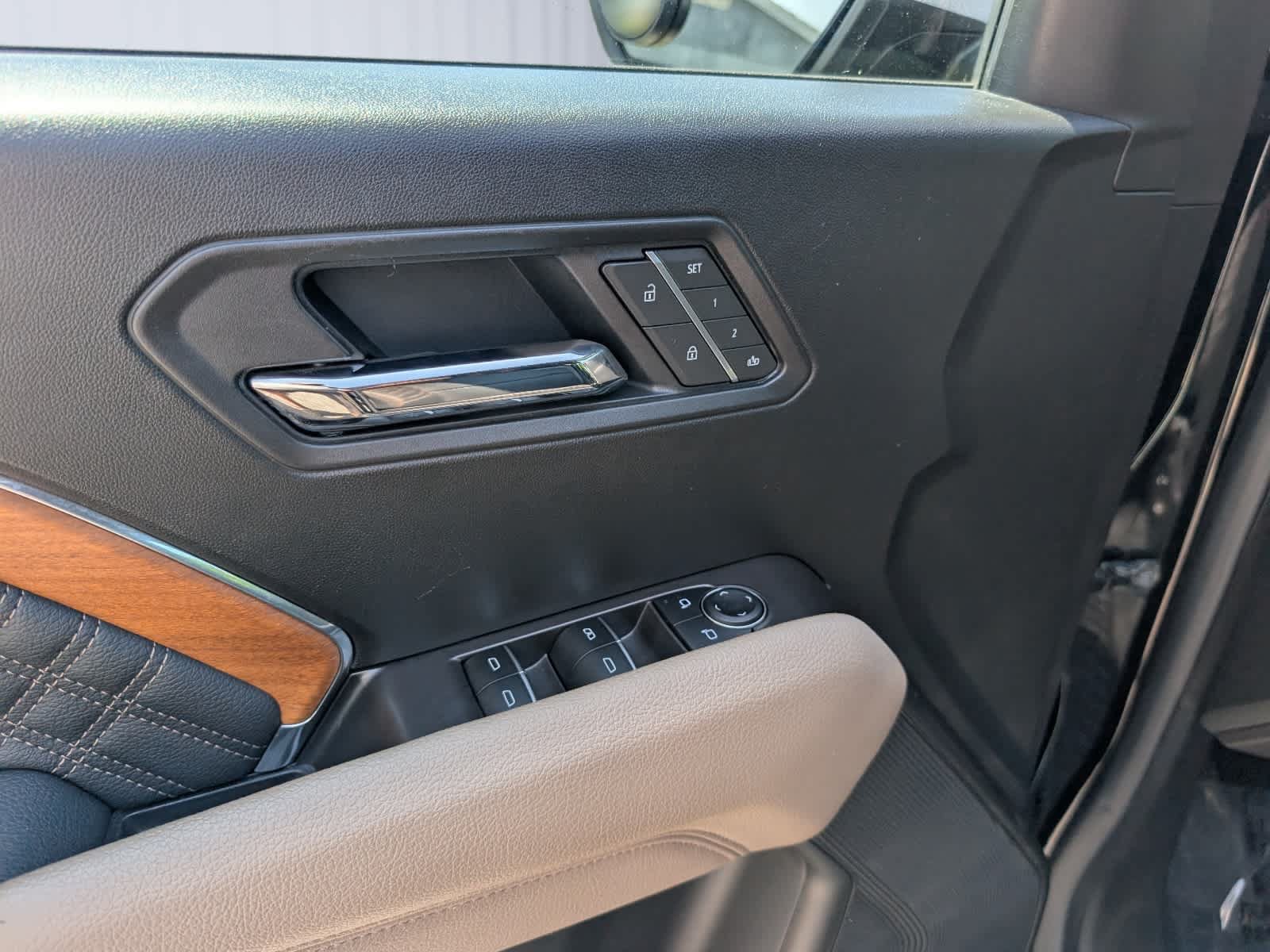 Certified 2025 GMC Canyon Denali AWD/4WD image 19
