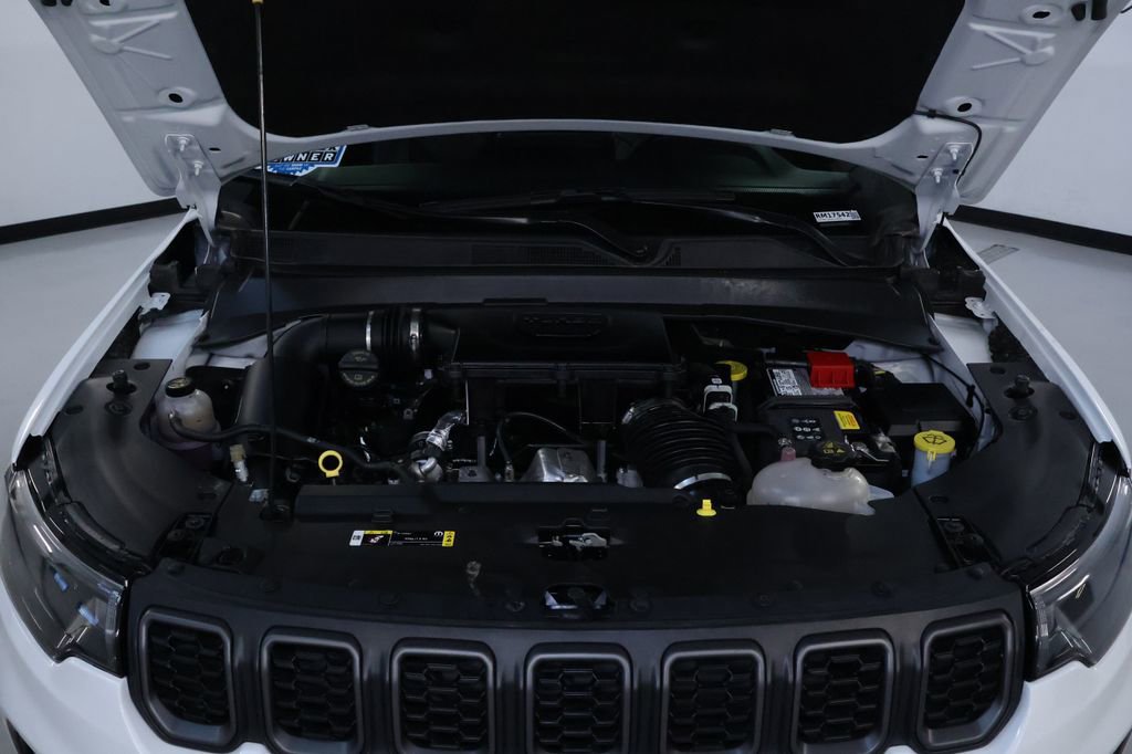 Used 2025 Jeep Compass Trailhawk AWD/4WD image 34