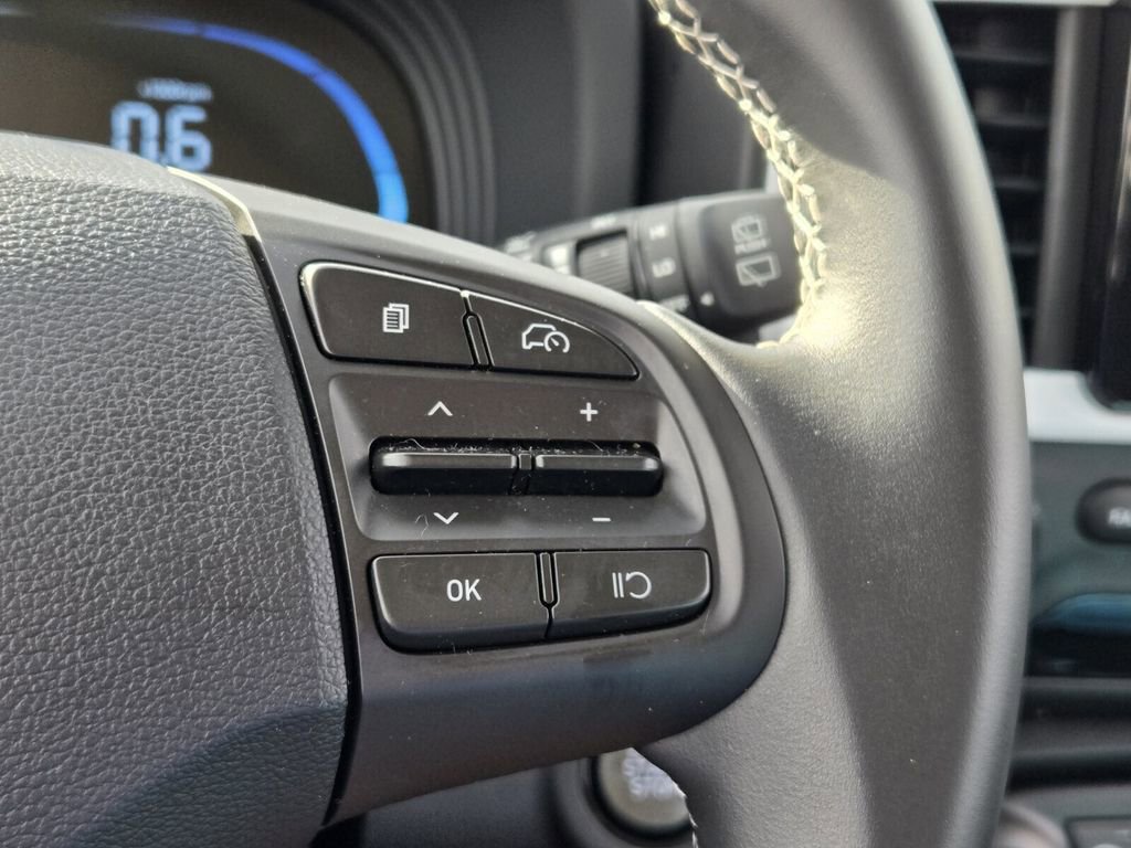 Certified 2025 Hyundai Venue Limited FWD image 24