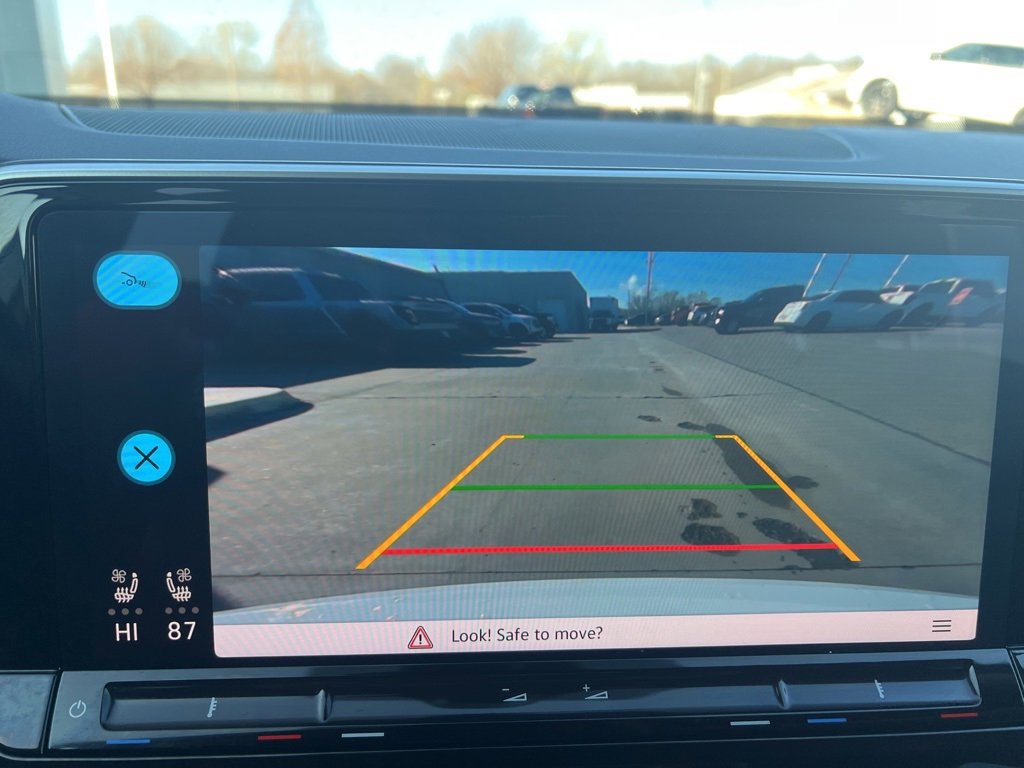 Used 2025 Volkswagen Atlas SE image 17