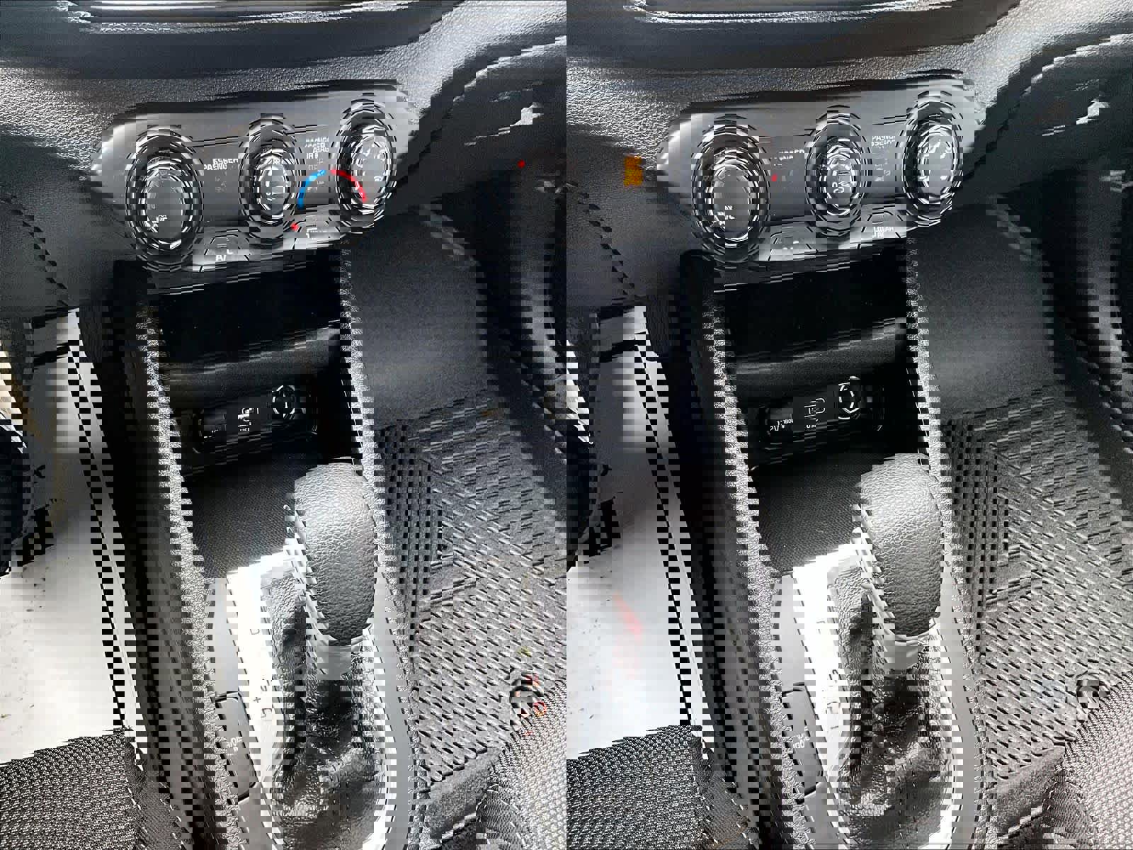 Used 2023 Kia Forte LXS image 25