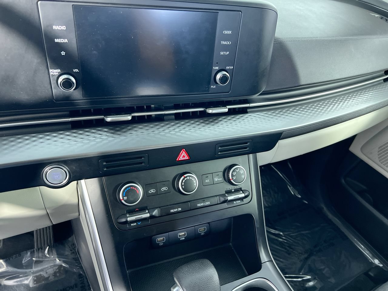 Certified 2024 Kia Carnival LX FWD image 23