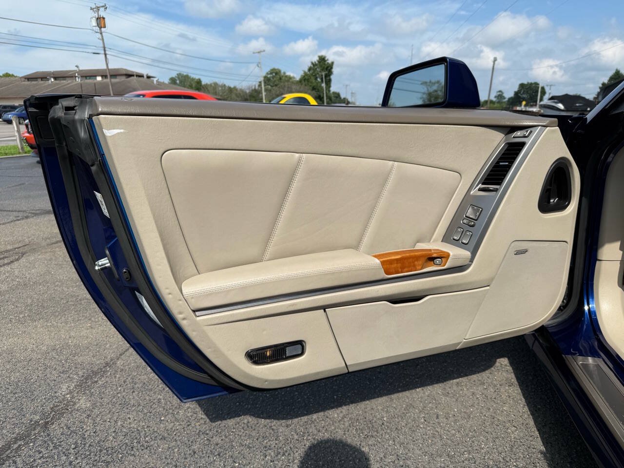 Used 2005 Cadillac XLR RWD image 32