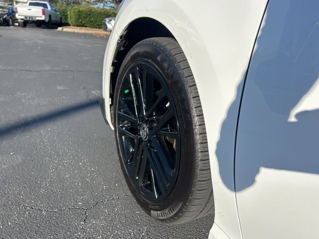 Used 2025 Toyota Camry SE image 9