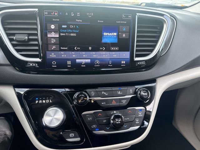 Used 2024 Chrysler Pacifica Touring-L image 28