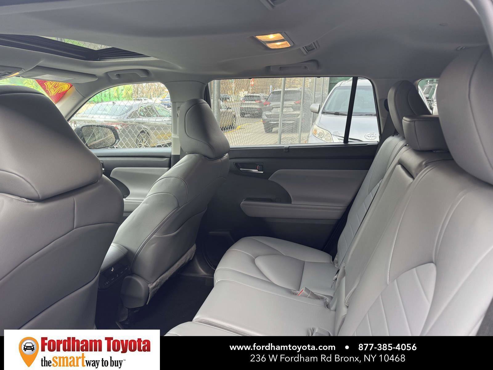 Used 2022 Toyota Highlander XLE image 11