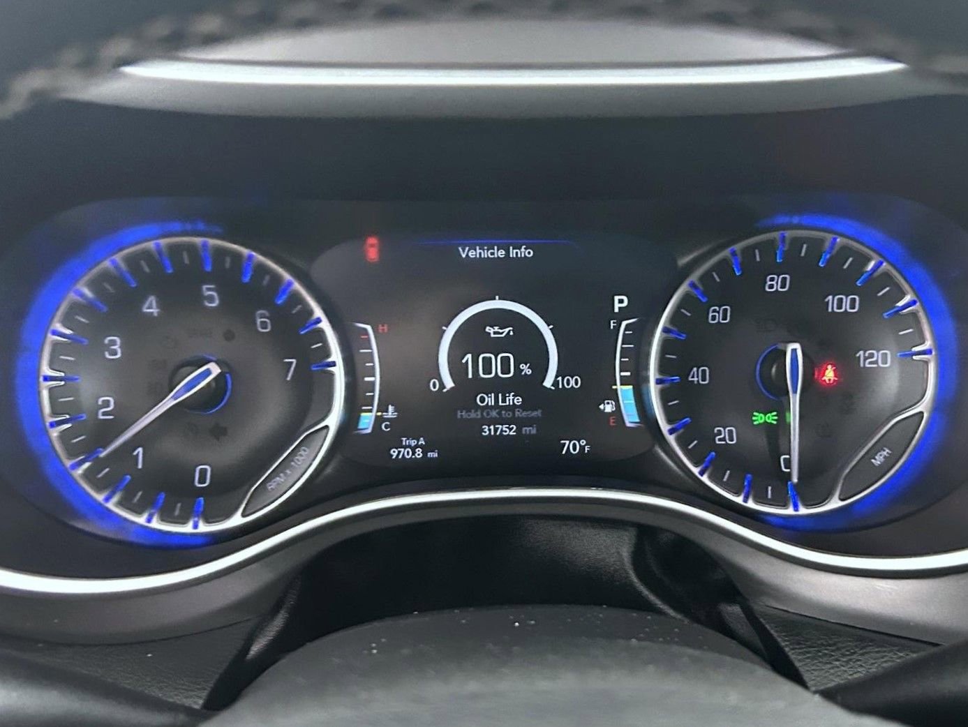 Used 2025 Chrysler Pacifica Select FWD image 14
