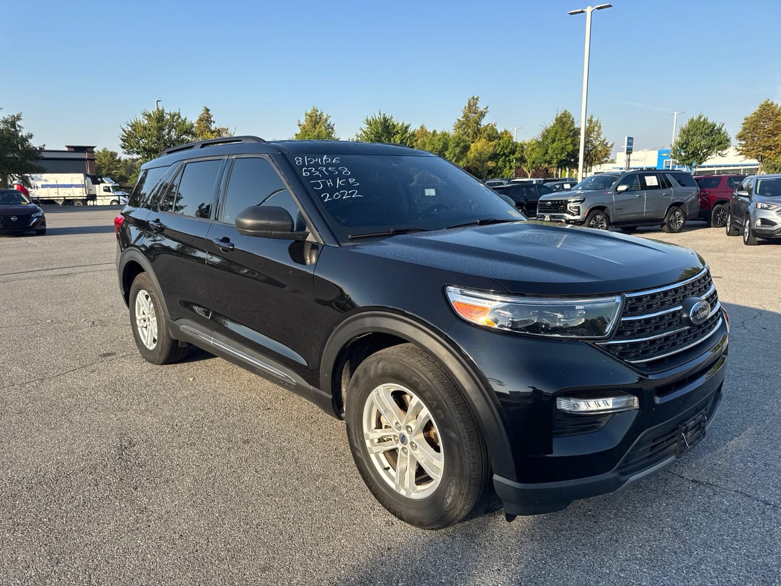 Used 2022 Ford Explorer XLT w/ Equipment Group 202A AWD/4WD image 3
