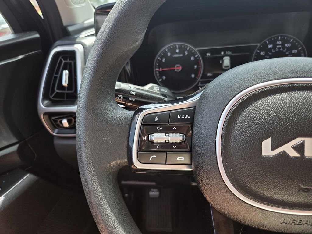 Used 2023 Kia Sorento LX image 25