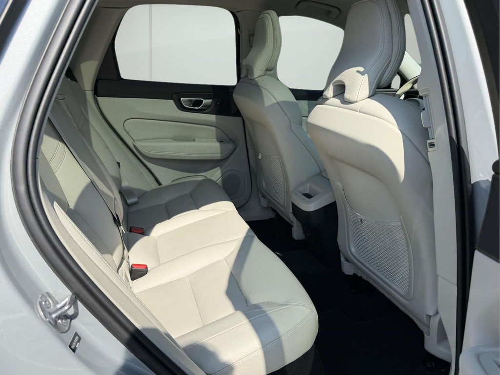 Used 2024 Volvo XC60 B5 Plus w/ Protection Package Premier AWD/4WD image 12
