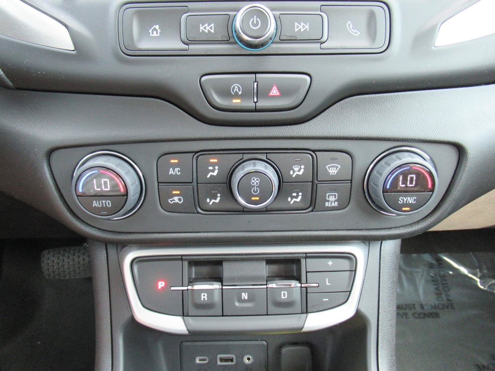 Used 2024 GMC Terrain SLE w/ Driver Convenience Package FWD image 28