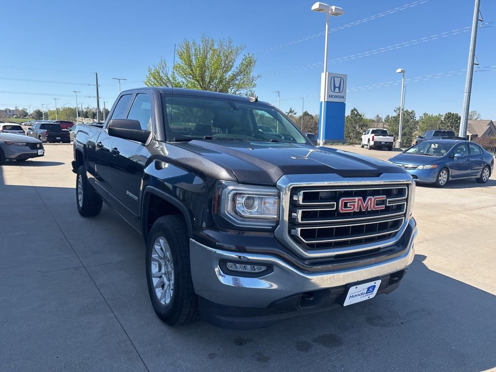 Used 2016 GMC Sierra 1500 SLE w/ SLE Value Package AWD/4WD image 3