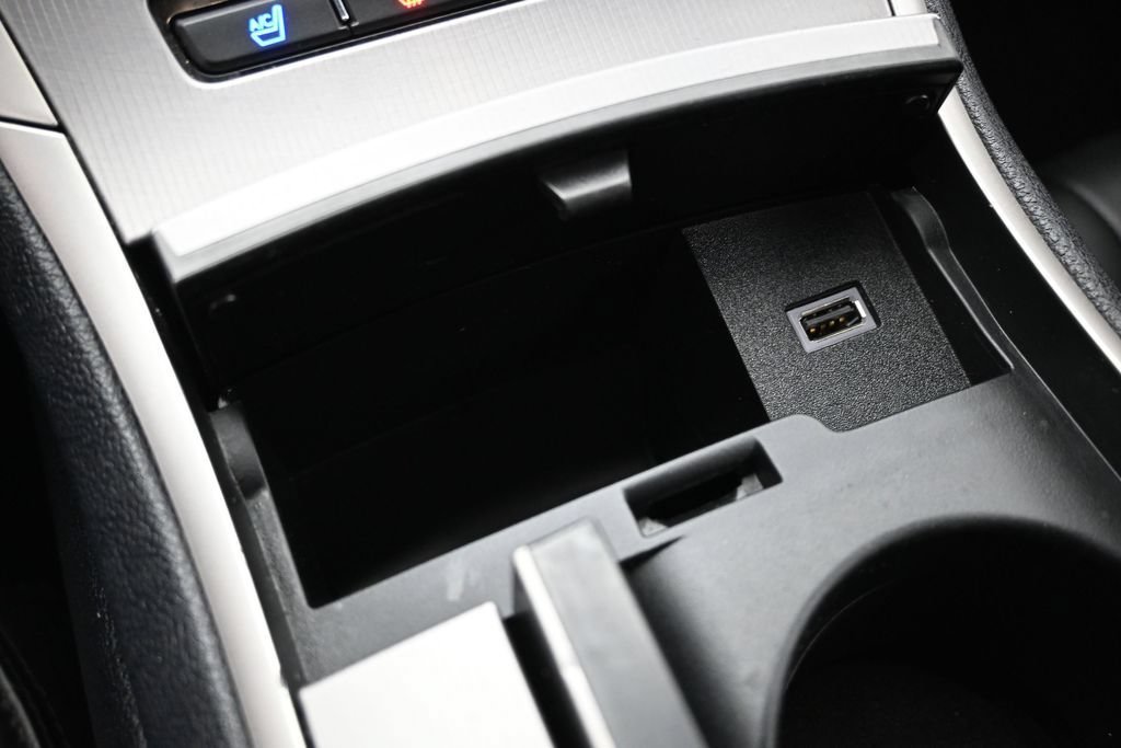 Used 2017 Lincoln MKZ Reserve FWD image 18