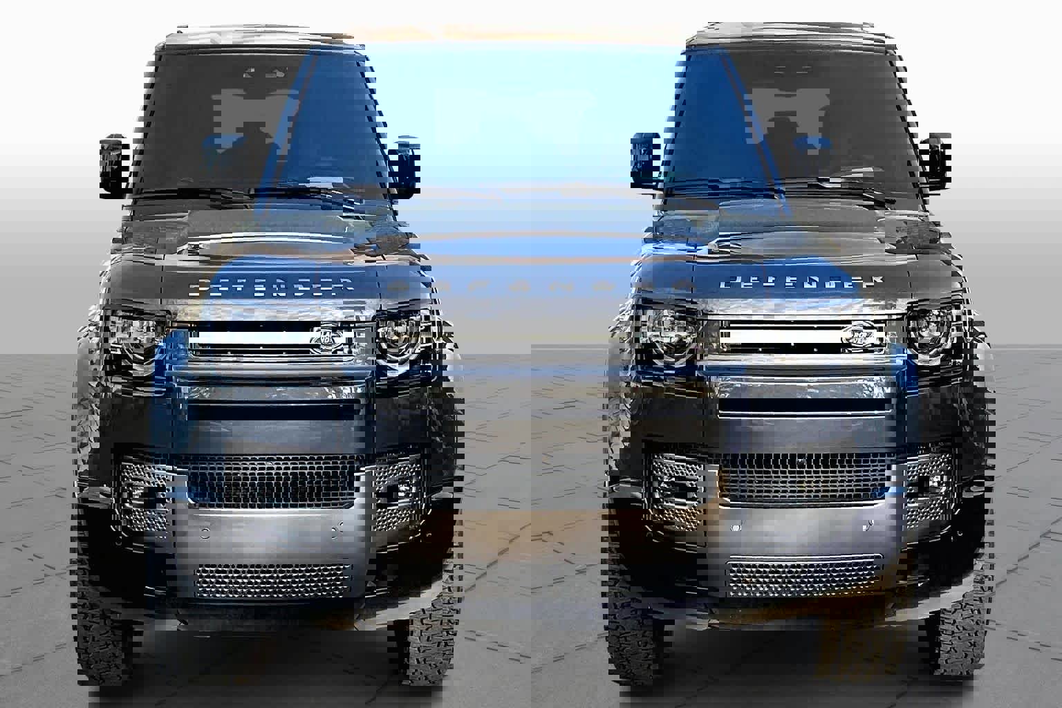 Used 2025 Land Rover Defender 110 X-Dynamic SE image 4