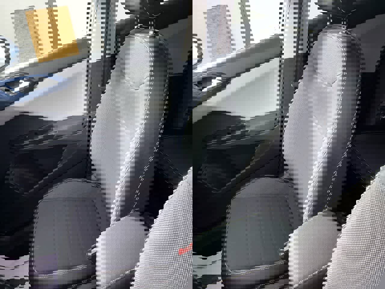 Used 2022 Volkswagen Taos SE w/ Panoramic Sunroof Package image 26