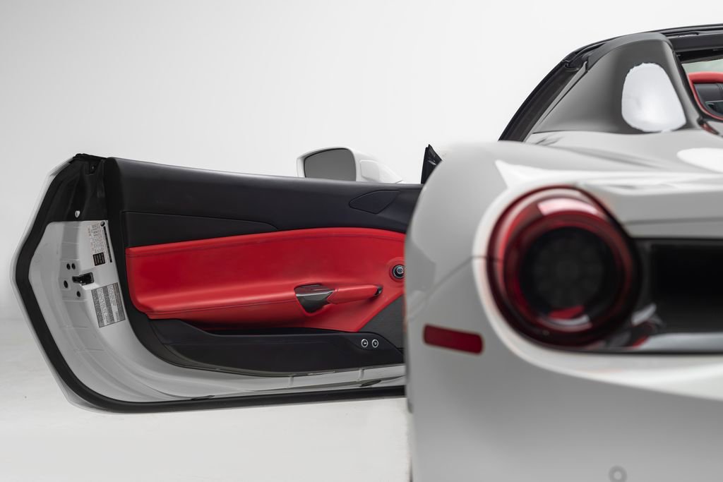 Used 2018 Ferrari 488 Spider Base image 11