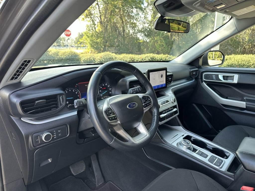 Used 2022 Ford Explorer XLT image 12