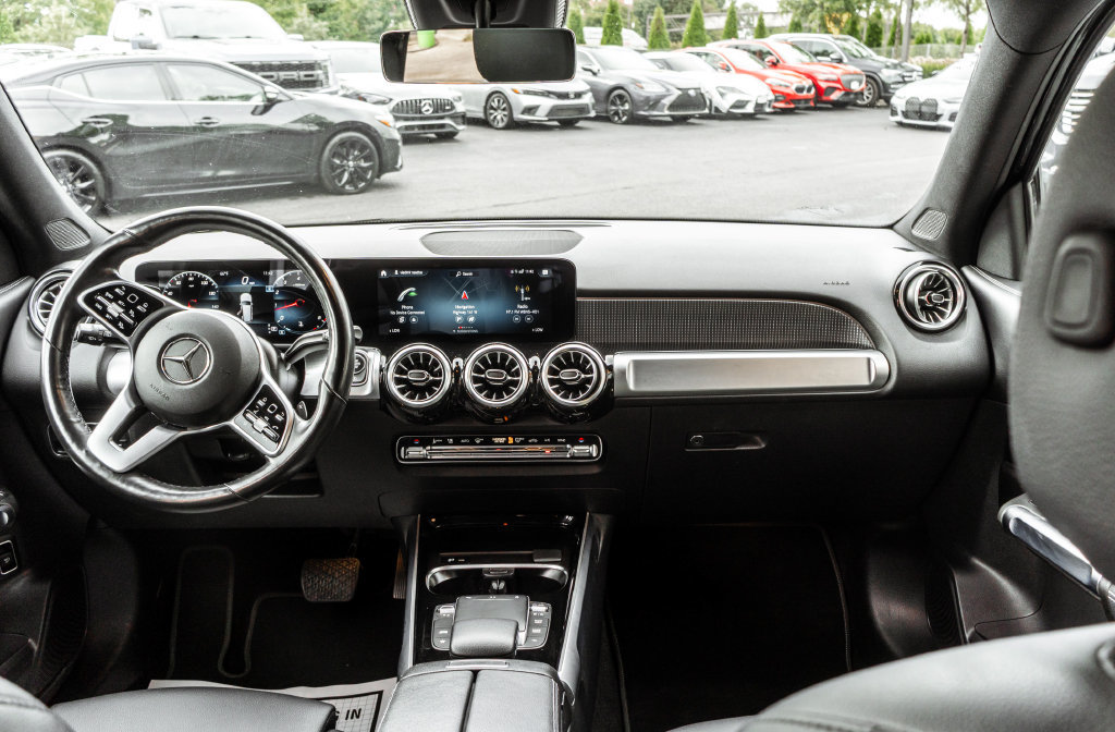 Used 2022 Mercedes-Benz GLB 250 4MATIC w/ Premium Package Lite image 7