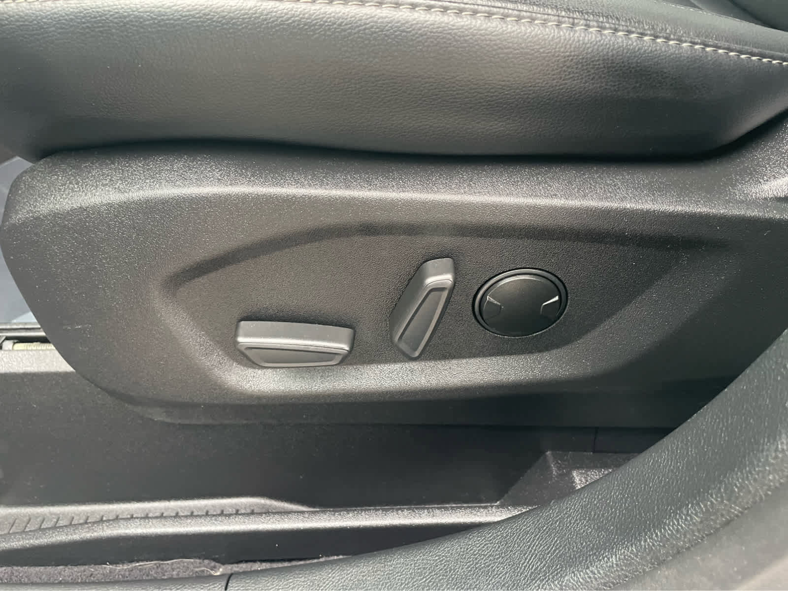 Used 2023 Ford Edge SEL image 14