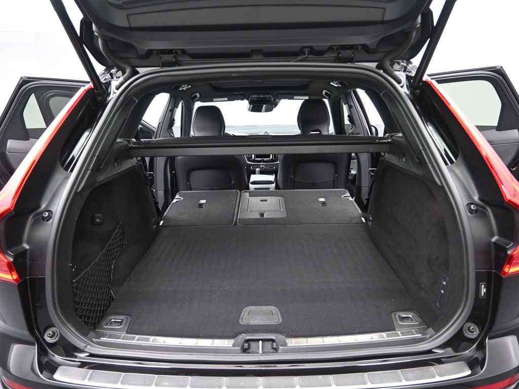 Used 2021 Volvo XC60 T8 R-Design w/ Advanced Package image 19