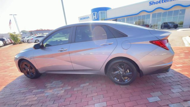 Used 2023 Hyundai Elantra Blue FWD image 7