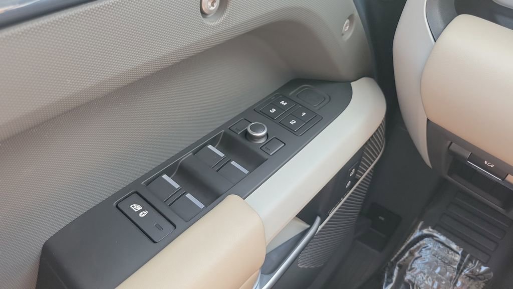 Used 2021 Land Rover Defender 110 X-Dynamic HSE image 18