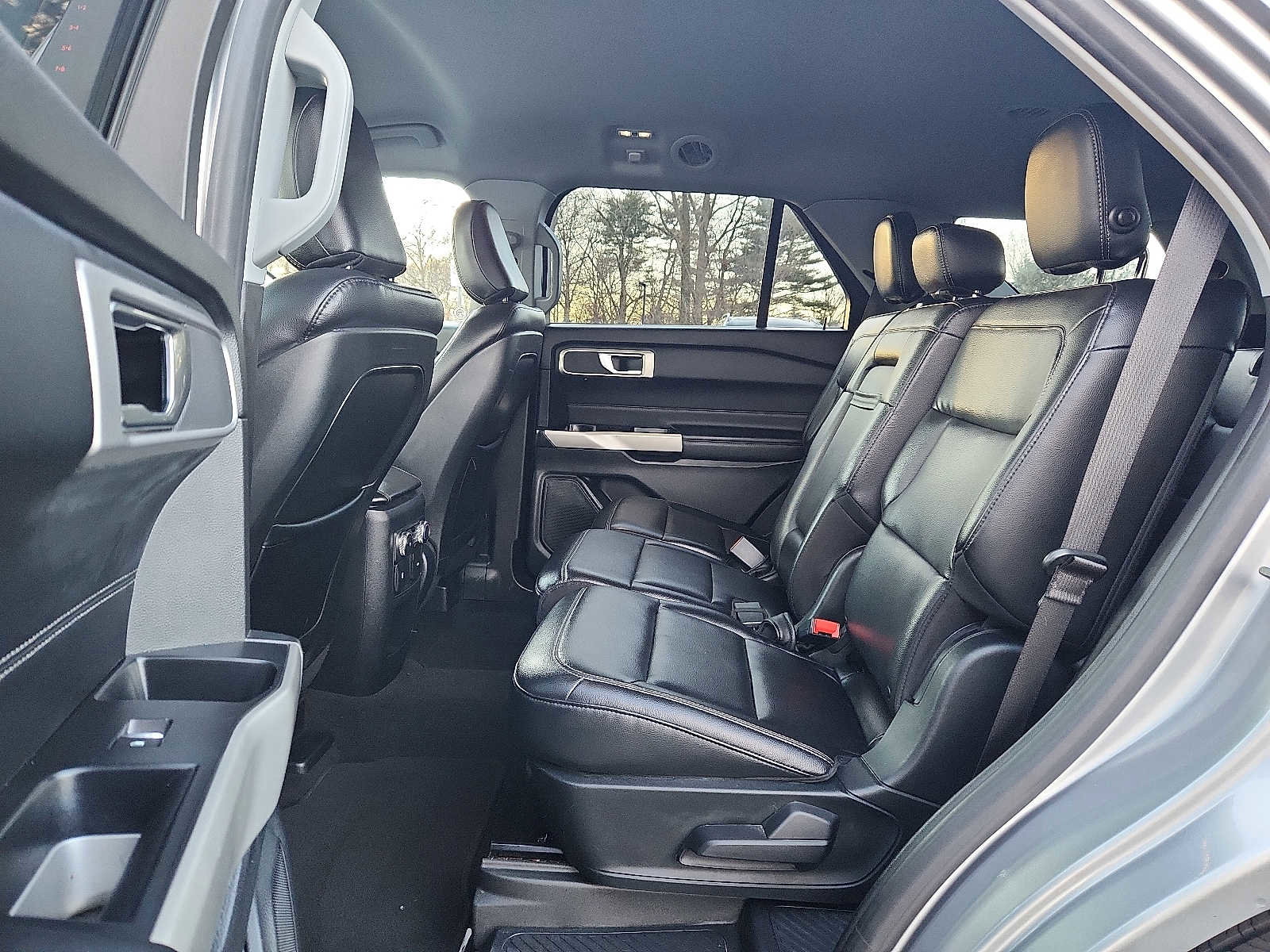 Used 2020 Ford Explorer XLT w/ Equipment Group 202A image 10