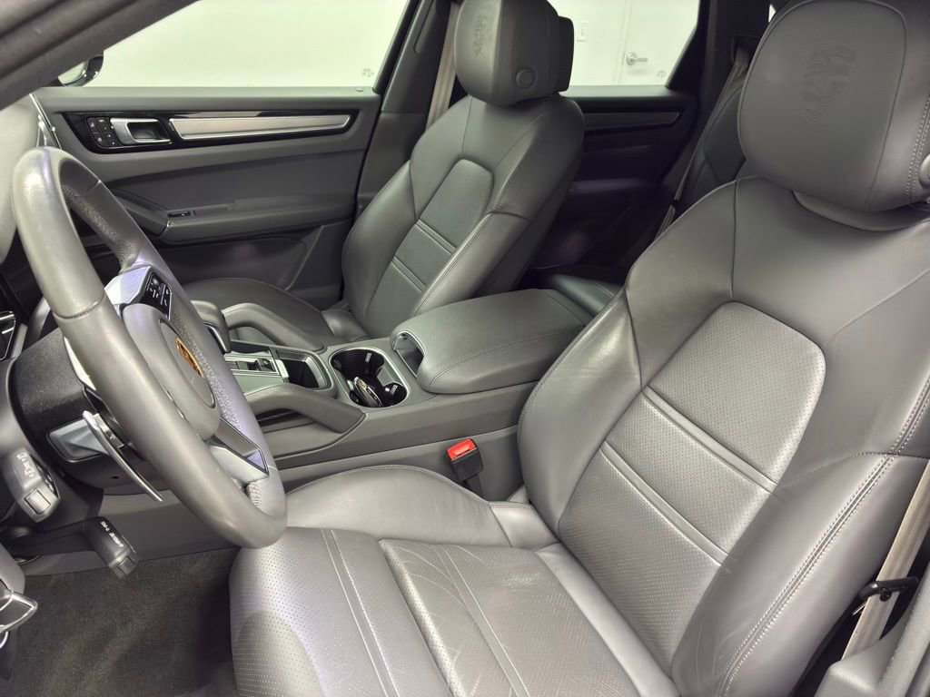 Used 2022 Porsche Cayenne Platinum Edition image 22