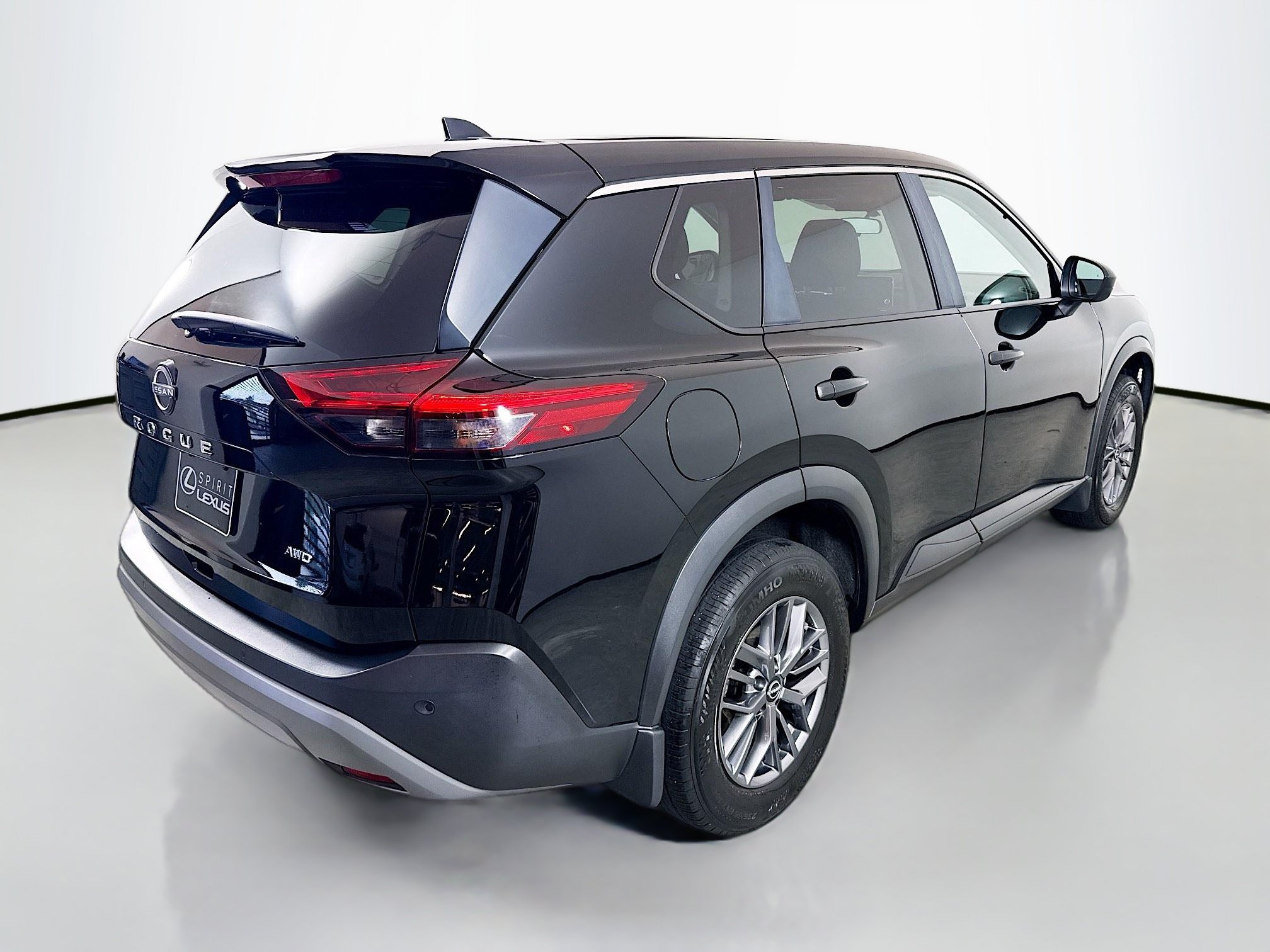 Used 2023 Nissan Rogue S AWD/4WD image 7