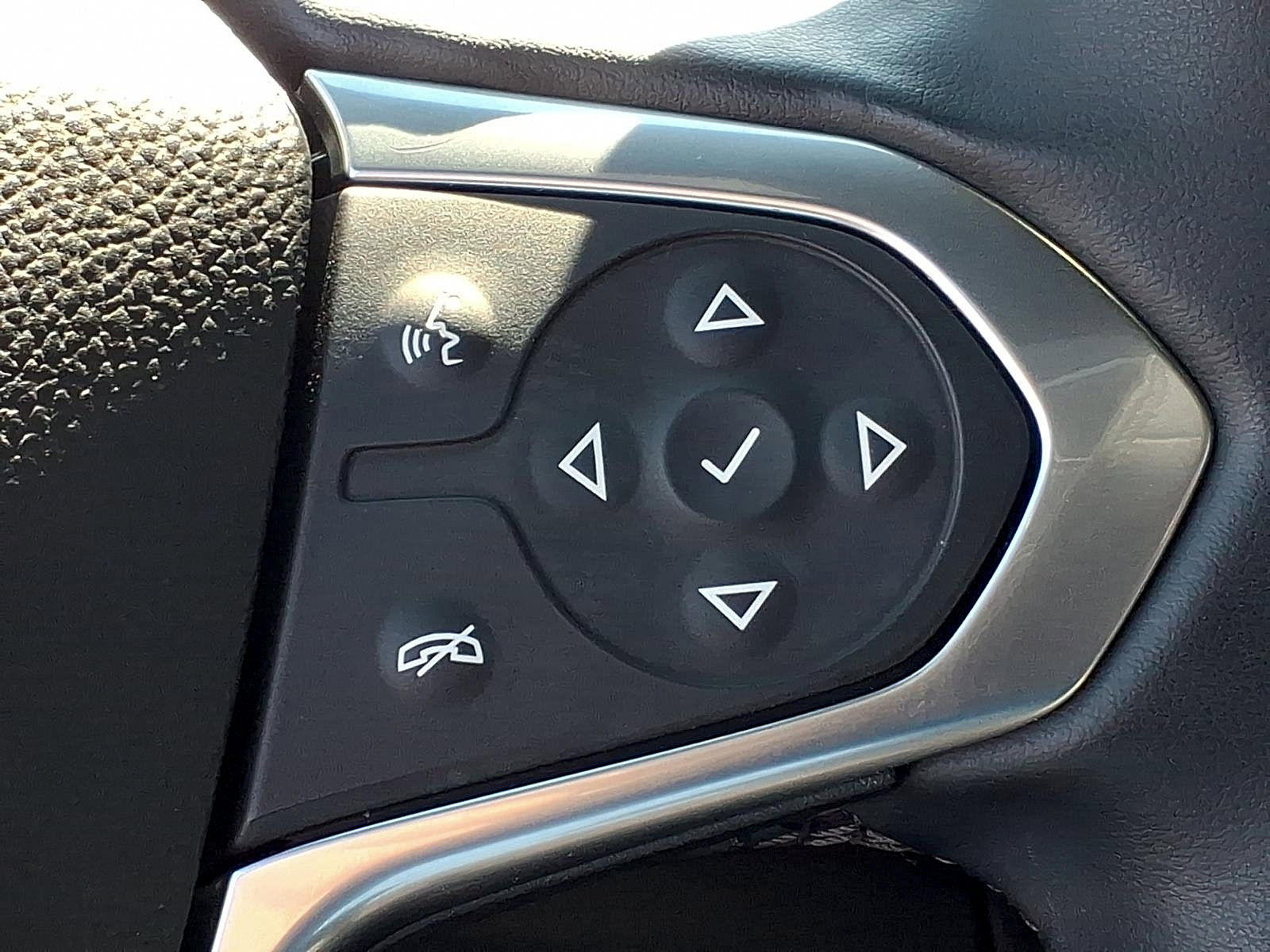 Certified 2023 Chevrolet Traverse LT w/ LPO, Floor Liner Package image 18