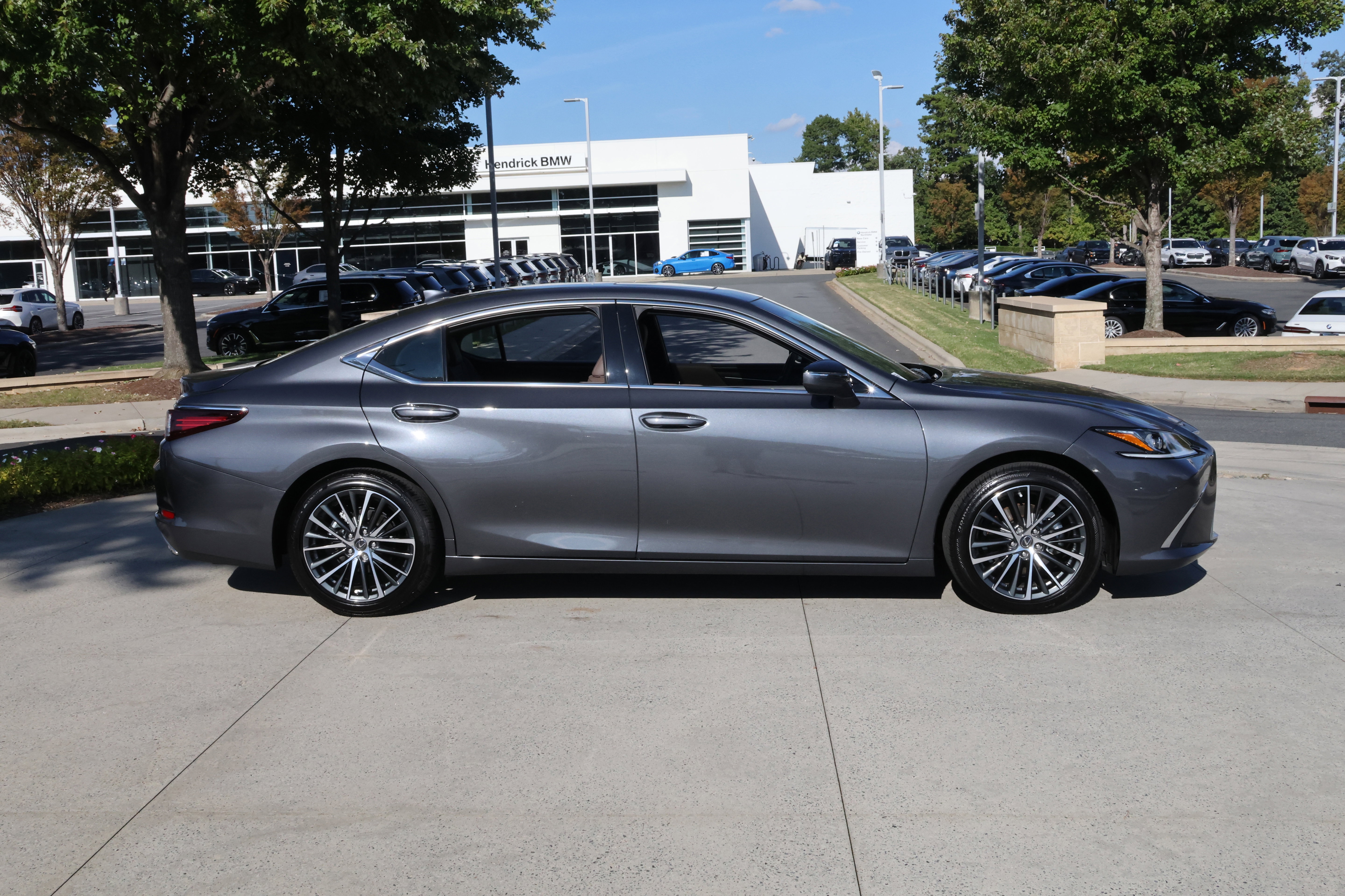 Used 2025 Lexus ES 350 w/ Premium Package image 10