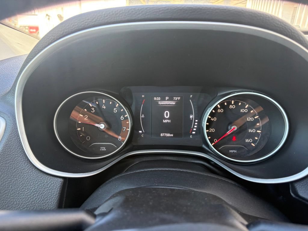 Used 2018 Jeep Compass Latitude w/ Safe & Security Group FWD image 14