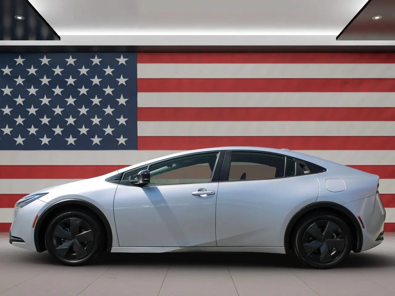 Used 2025 Toyota Prius LE FWD image 9