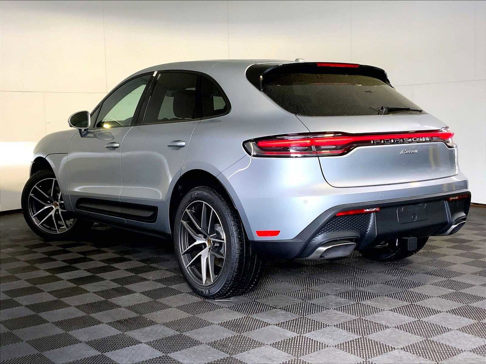New 2025 Porsche Macan image 3