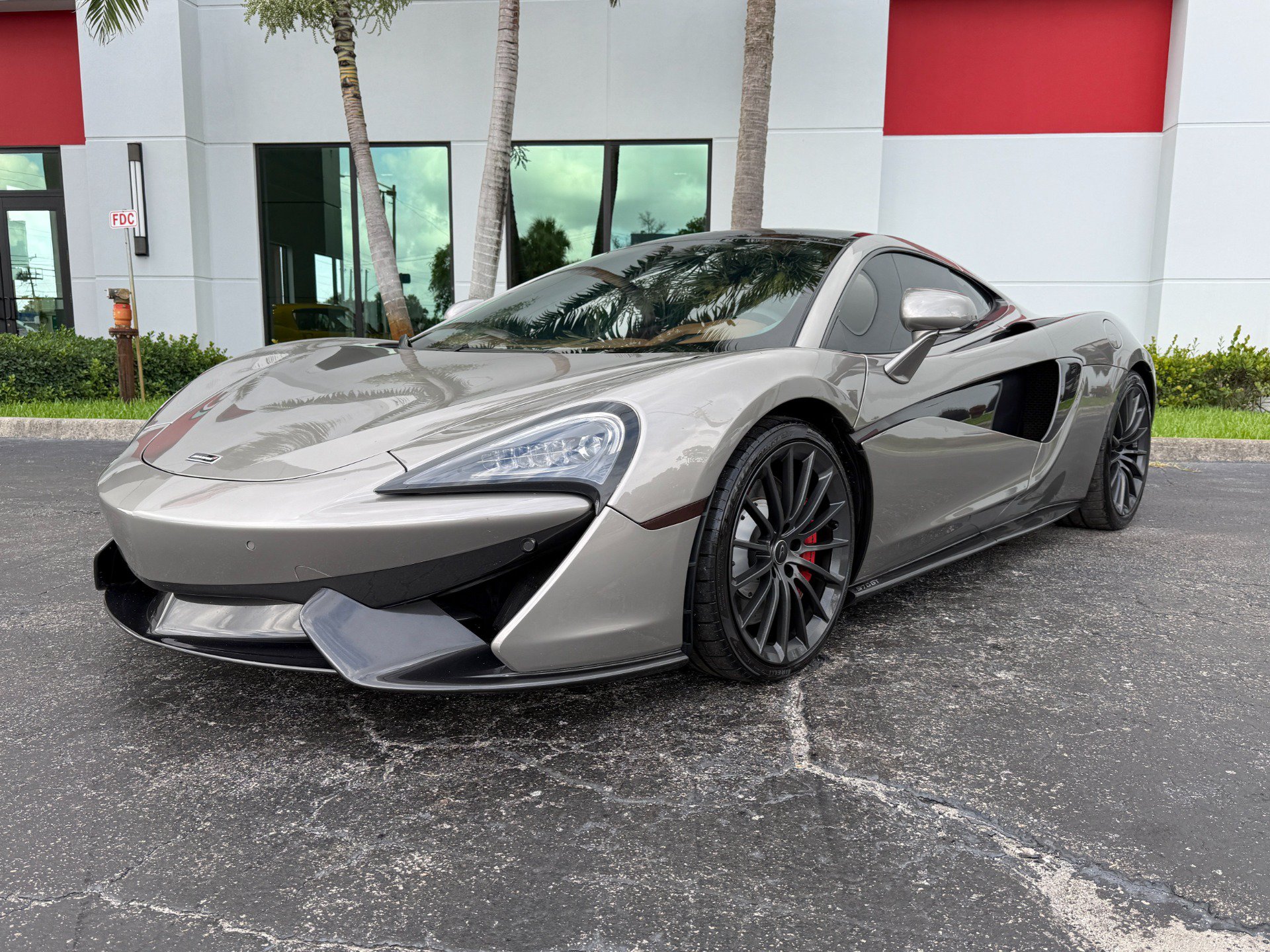 Used 2017 McLaren 570S RWD image 11