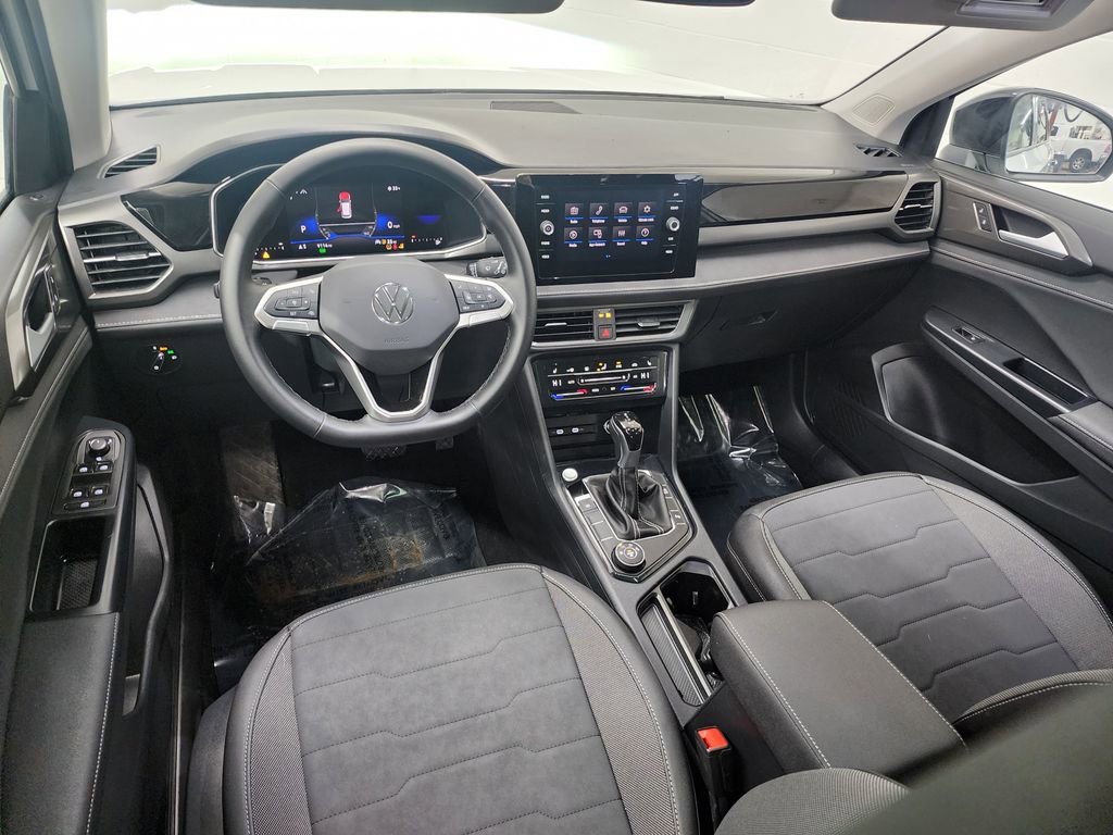 Used 2025 Volkswagen Taos SE image 30