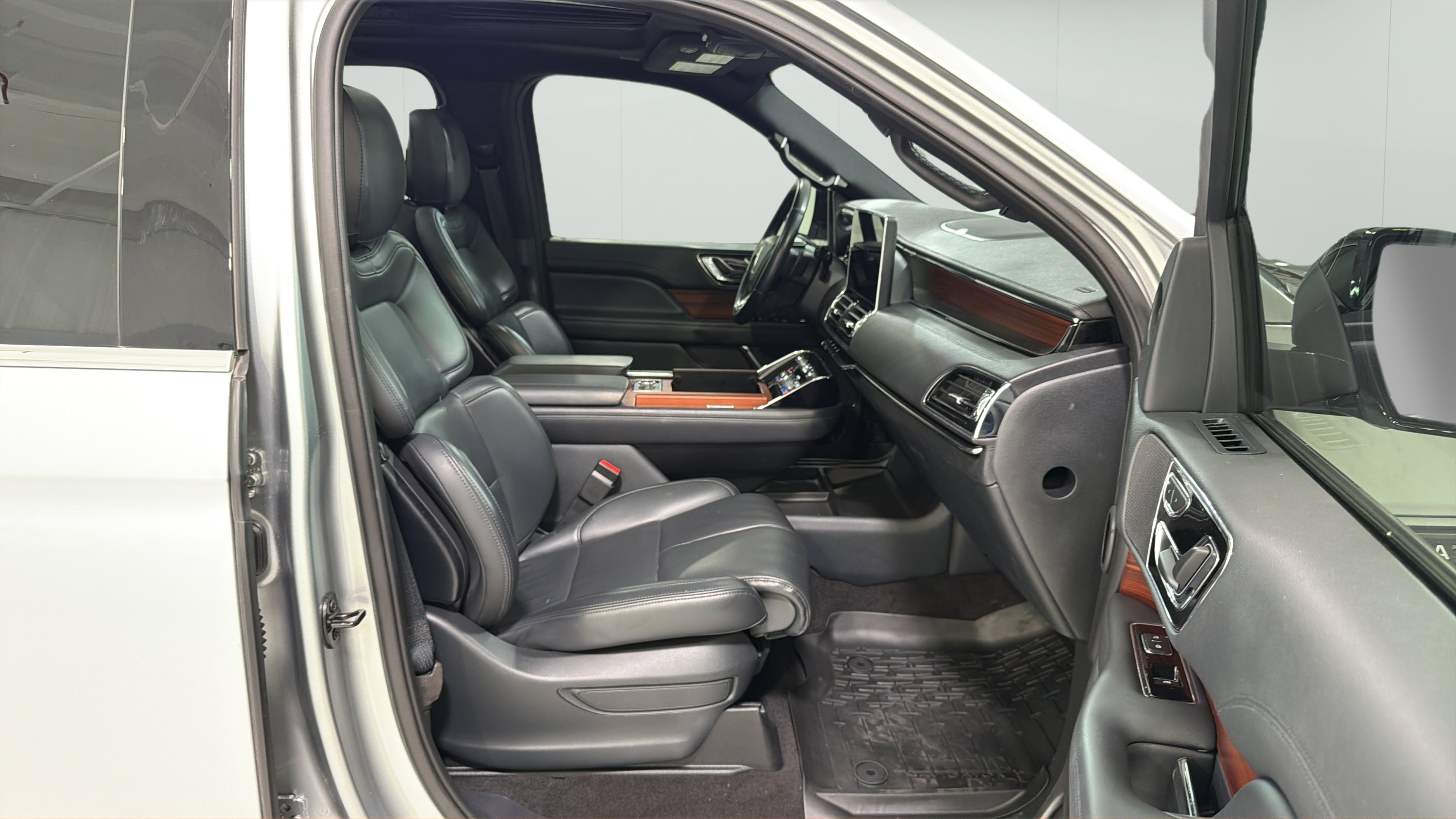 Used 2023 Lincoln Navigator 4WD image 27